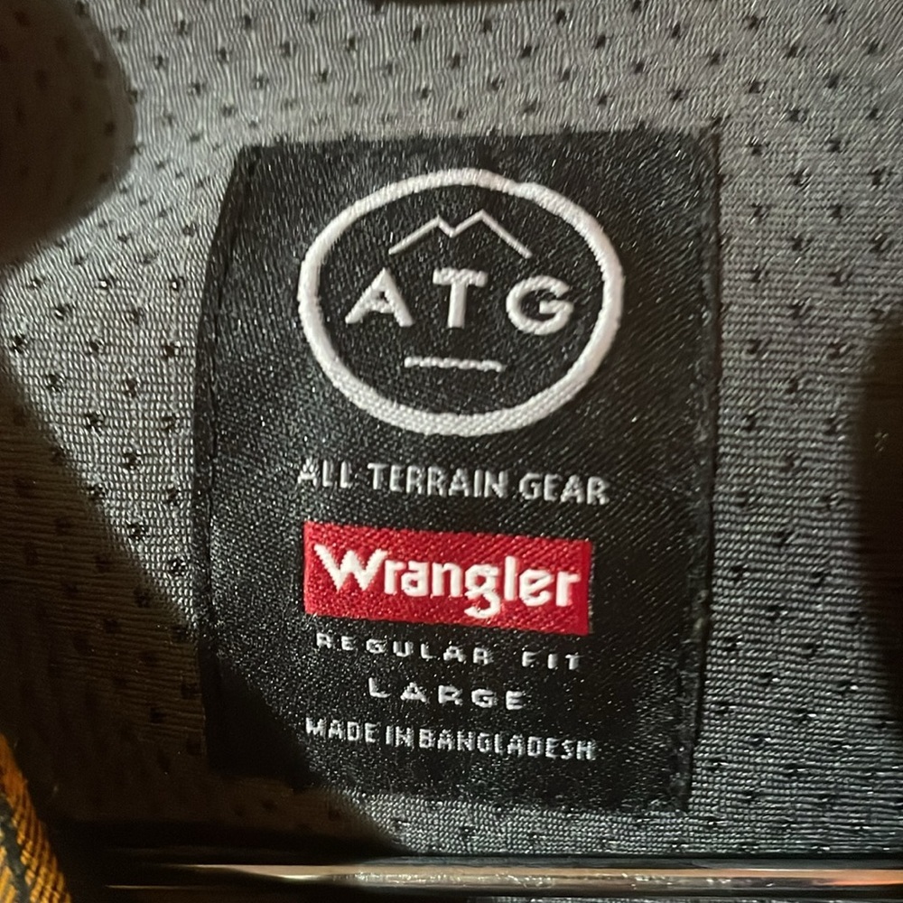 Wrangler ATG Button Down Shirt - All Terrain Gear - Picture 10 of 11